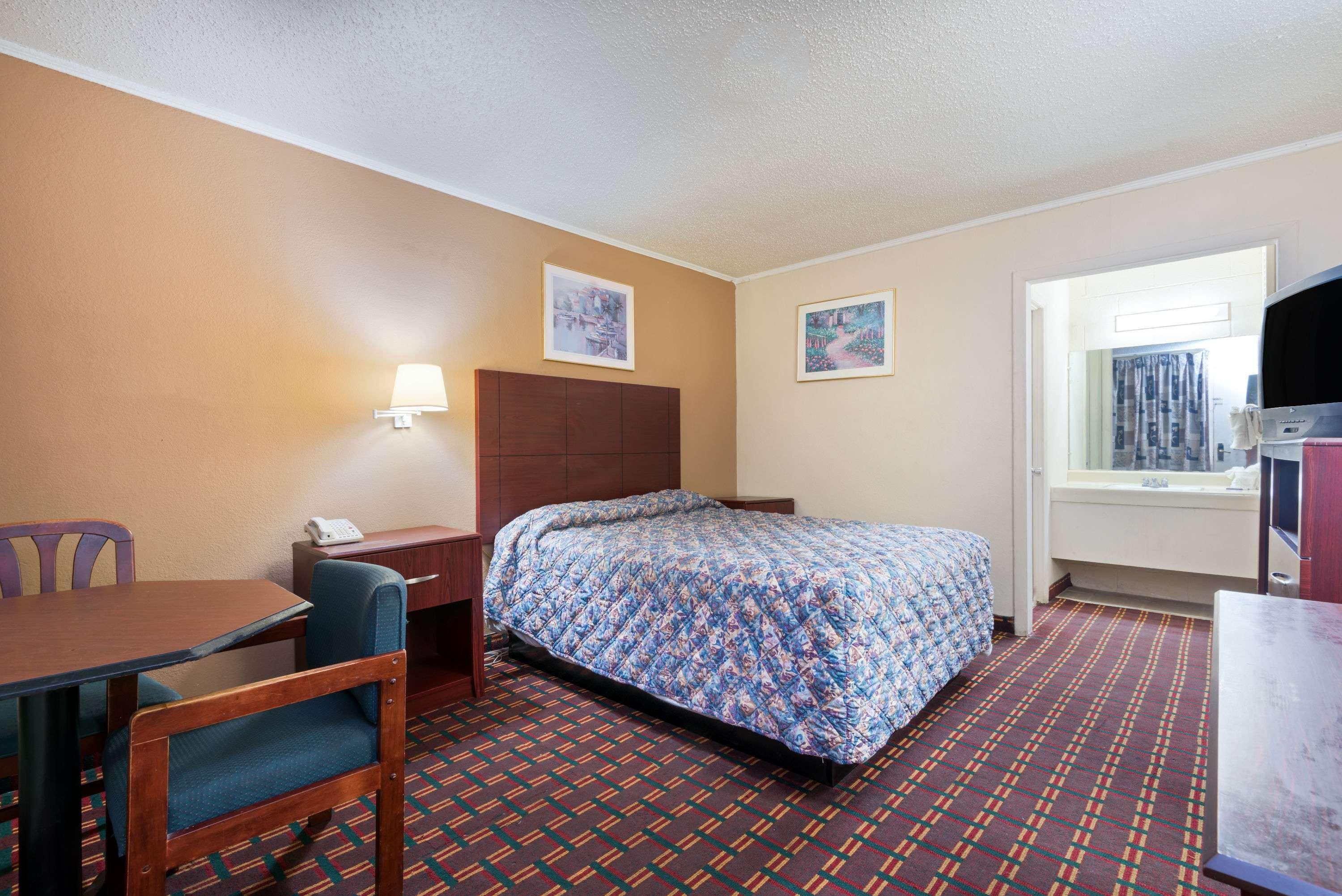 Knights Inn Fayetteville - Fort Bragg Экстерьер фото